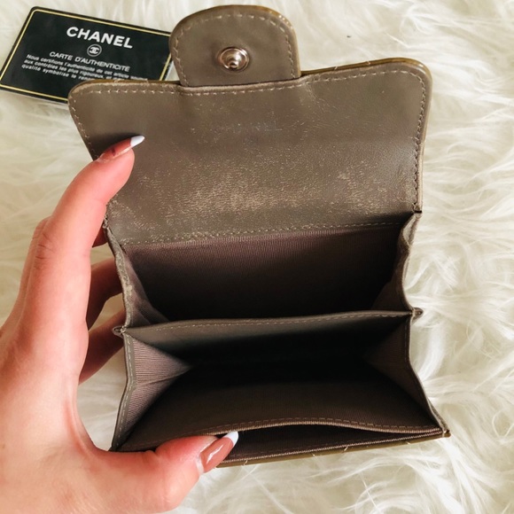 Chanel Brown Patent Leather Compact Cardholder - Picture 4 of 5